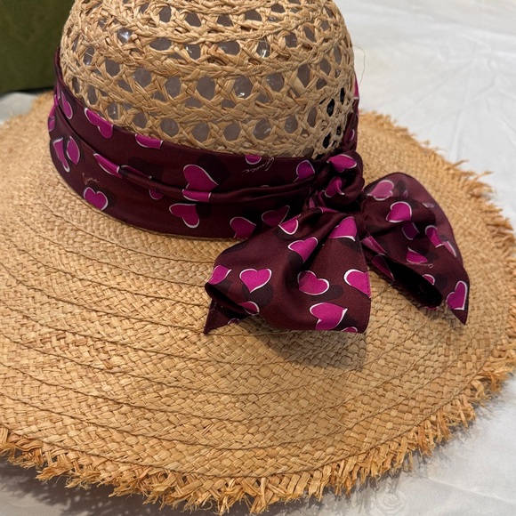 Authentic Gucci Women\'s Straw Hat with Burgundy Heart Scarf main image 5